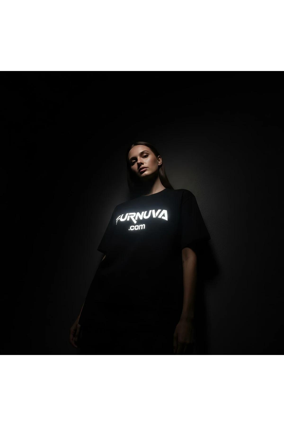 Reflektörlü Siyah Oversize T-Shirt Kadın FURNUVA Baskılı