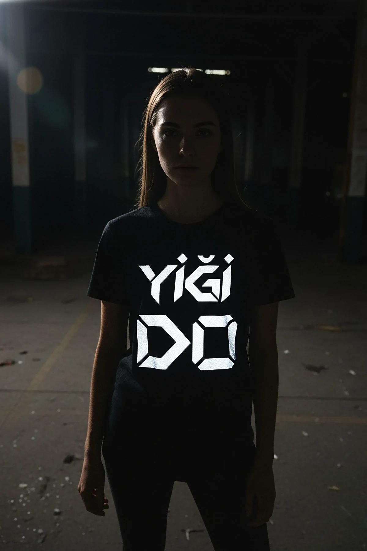 Black Cotton Reflective Graphic T-Shirt Women Bold YİĞİ DO Print