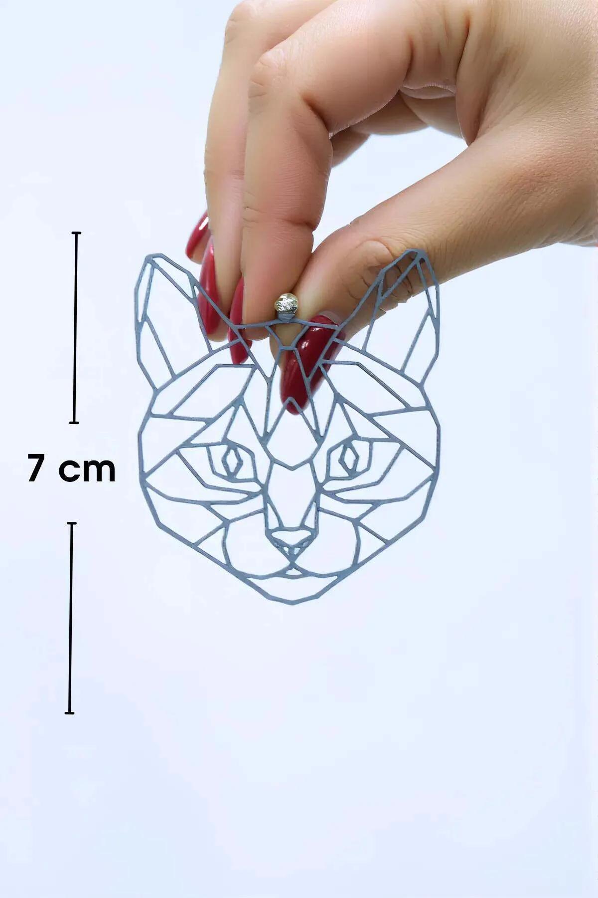 soyut geometrik kedi silüeti beyaz reflektör kaplama lazer kesim küpe yakın plan