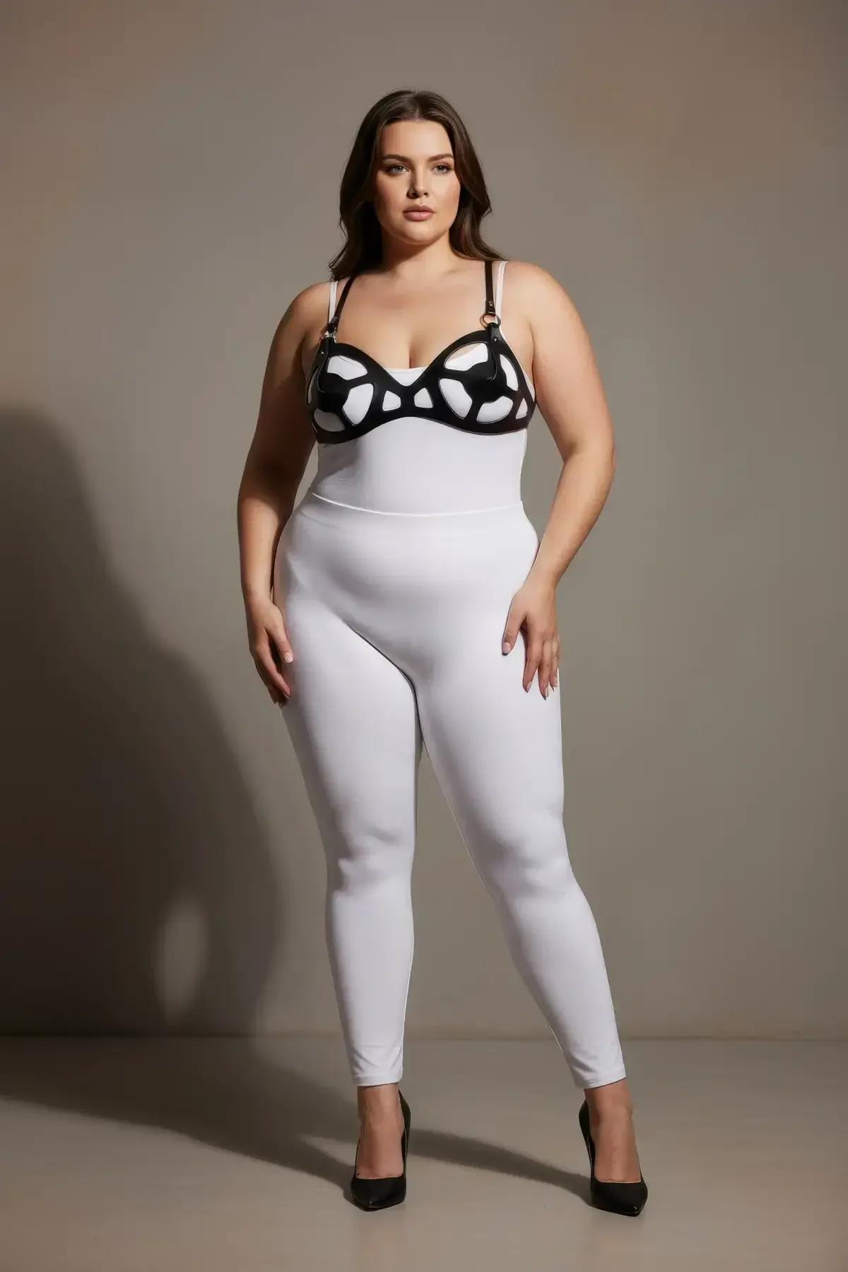 Siyah PU deri kafes harness göğüs paneli ön detay, oval pencere kesim
