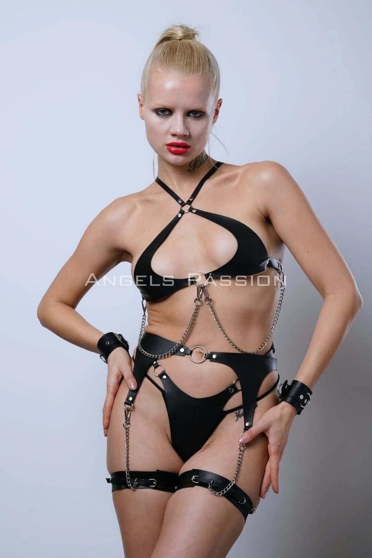 strappy black faux leather waist hip band with silver O-ring and hanging chain accent