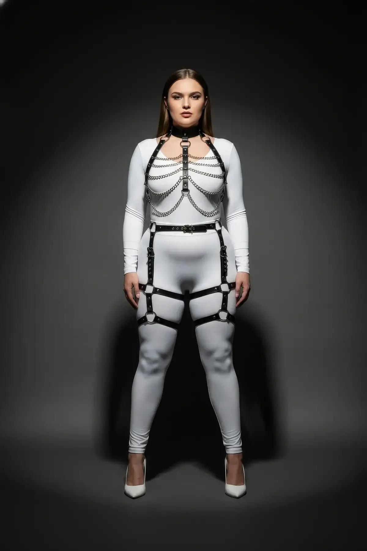 siyah vegan deri harness set arka görünüm metal D-halka ve perçin detayları
