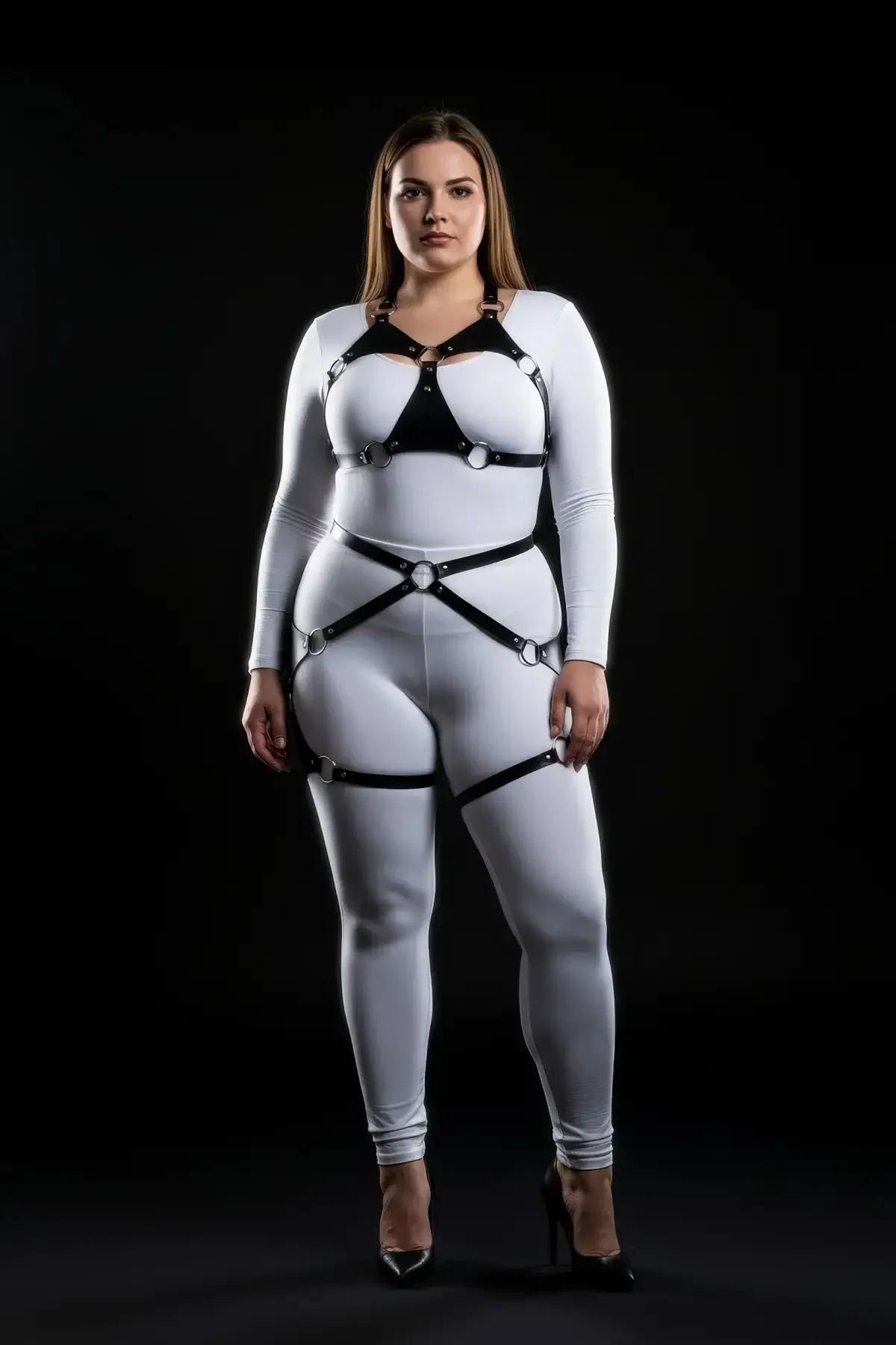 çapraz bel bantlı siyah harness takım X deseni O-halka detayı büyük beden kadın