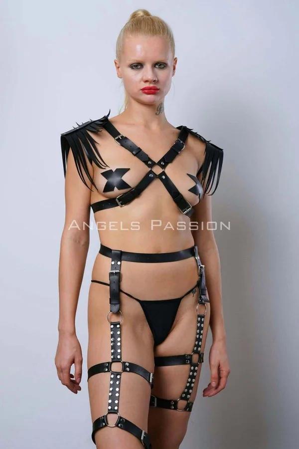 Püsküllü siyah vegan deri jartiyer harness takım, bacak harnesi ve O-ring detaylı tam set