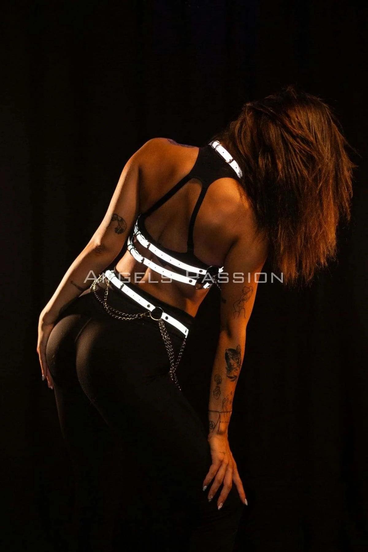 El yapımı siyah reflektörlü harness takım, metal toka detayı, partywear dancewear