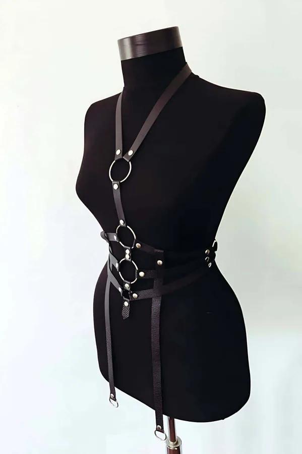 siyah vegan deri body harness üç gümüş O-ring perçin bantlı göğüs bel kalça aksesuar