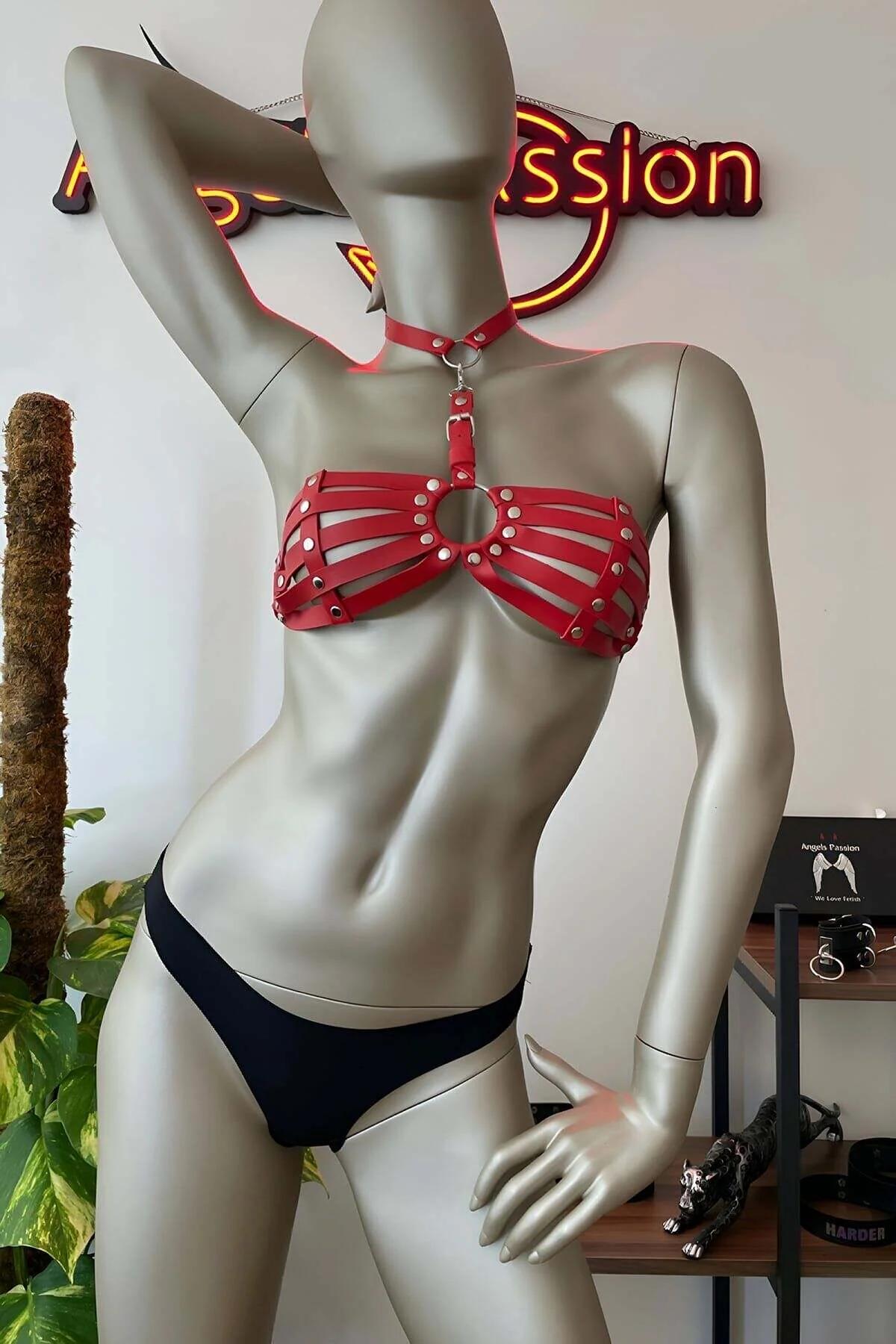 kırmızı harness bralet boyun O-halkası choker askısı yakın plan
