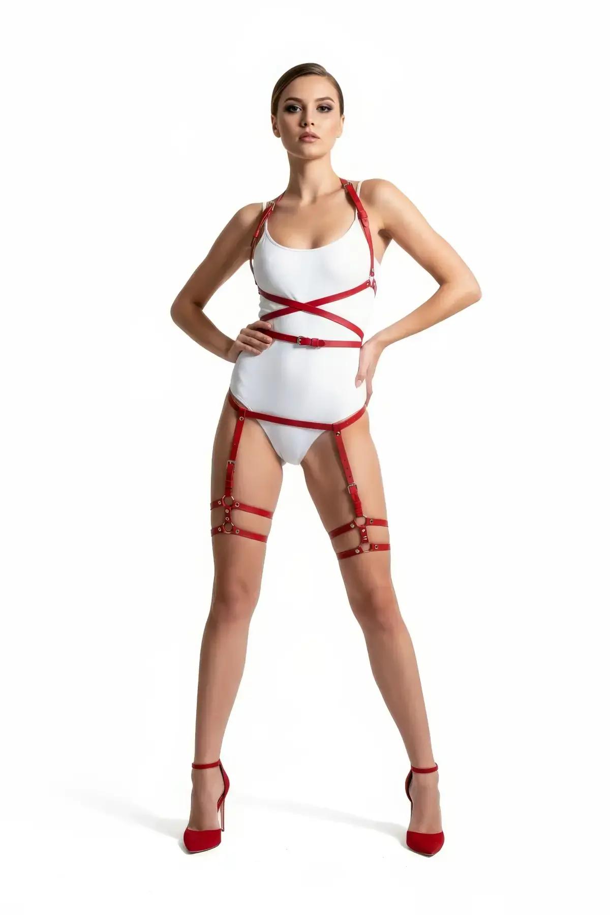Kırmızı harness takım bel bandı ve göğüs çapraz bantları yan profil