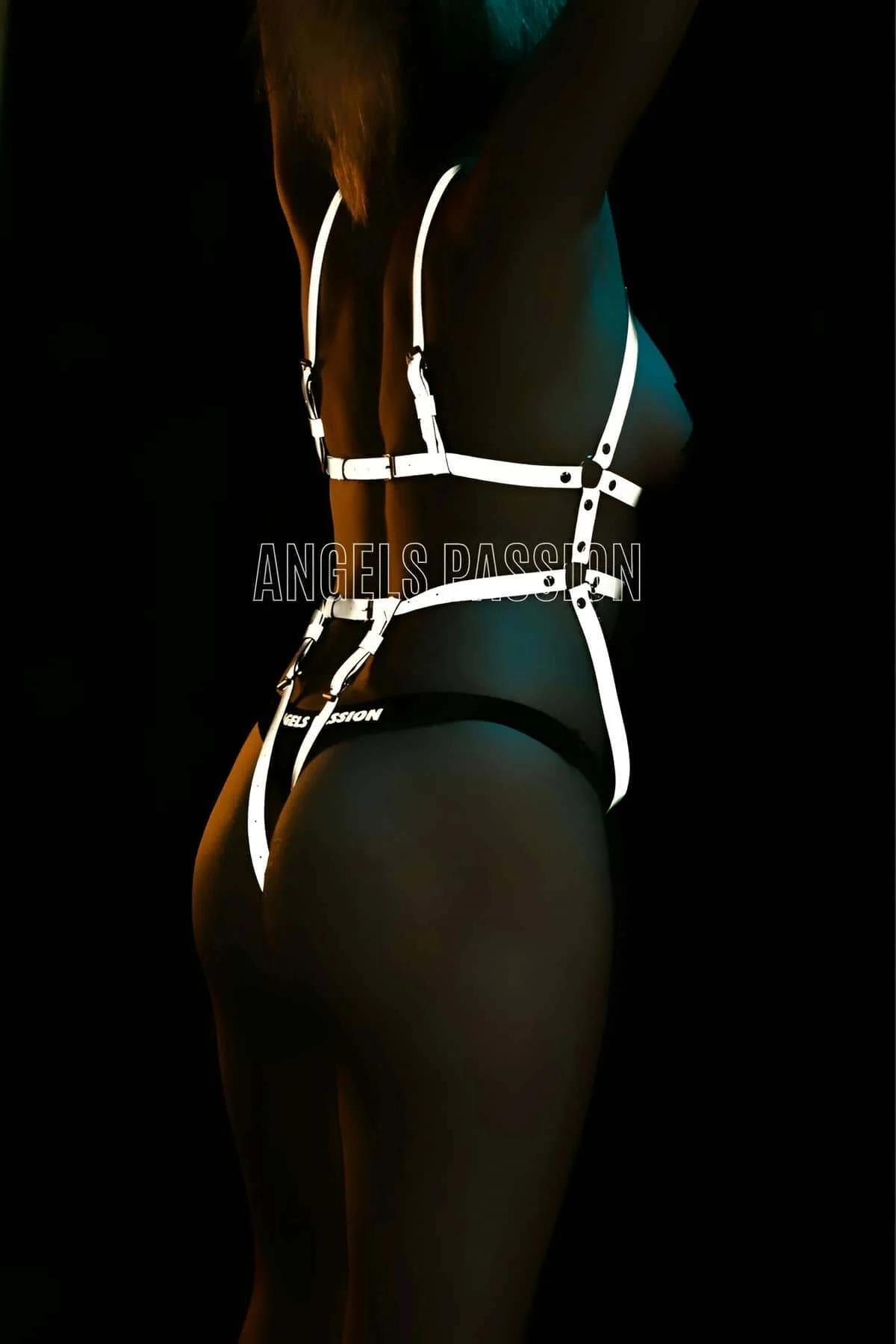 karanlıkta parlayan reflektörlü bayan harness göğüs kafes bant detayı gümüş çıtçıt