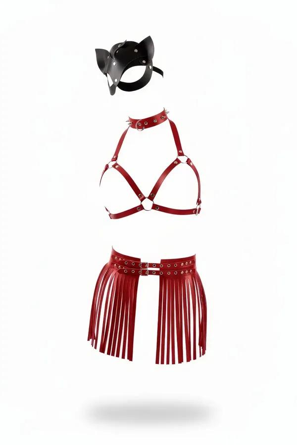 Kırmızı suni deri fırfırlı mini etek harness seti, gümüş zımba ve O-halka detaylı göğüs harness ve siyah kedi maskesi