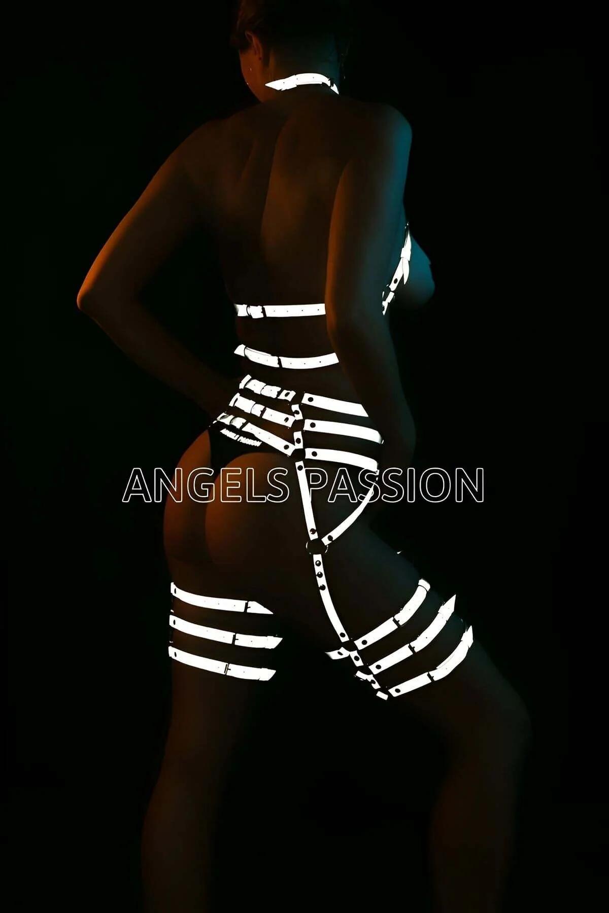 Siyah reflektörlü büstiyer harness üst kısım halter boyun bağlantısı metal perçin detayı