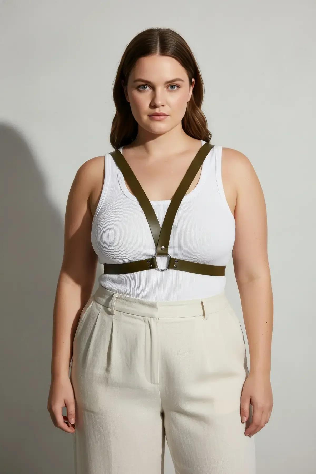 Plus size haki harness altın ton metal halka kemer detayı ön cephe