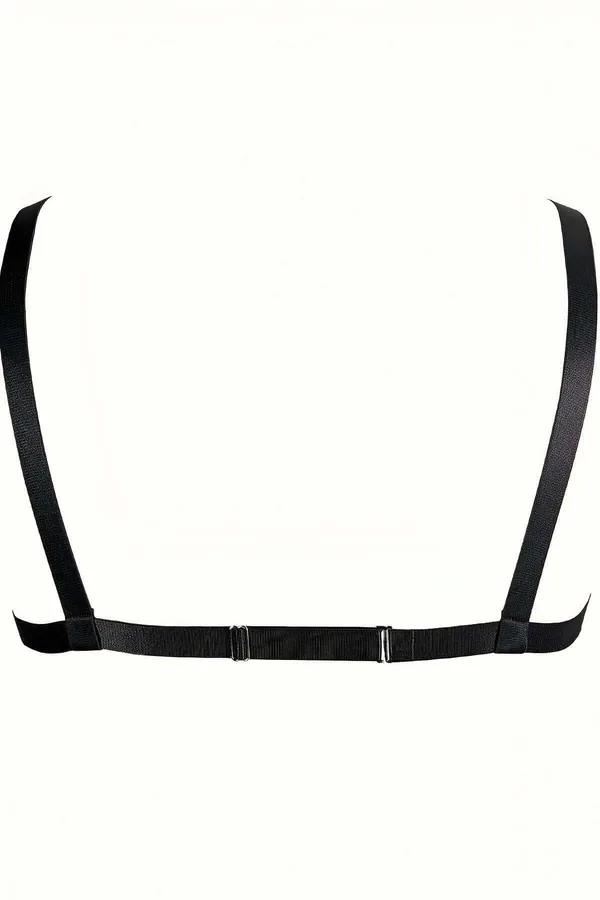 Siyah lastik bantlı gümüş zincirli göğüs harness, O-ring merkez detayı, kıyafet üzeri vücut aksesuarı
