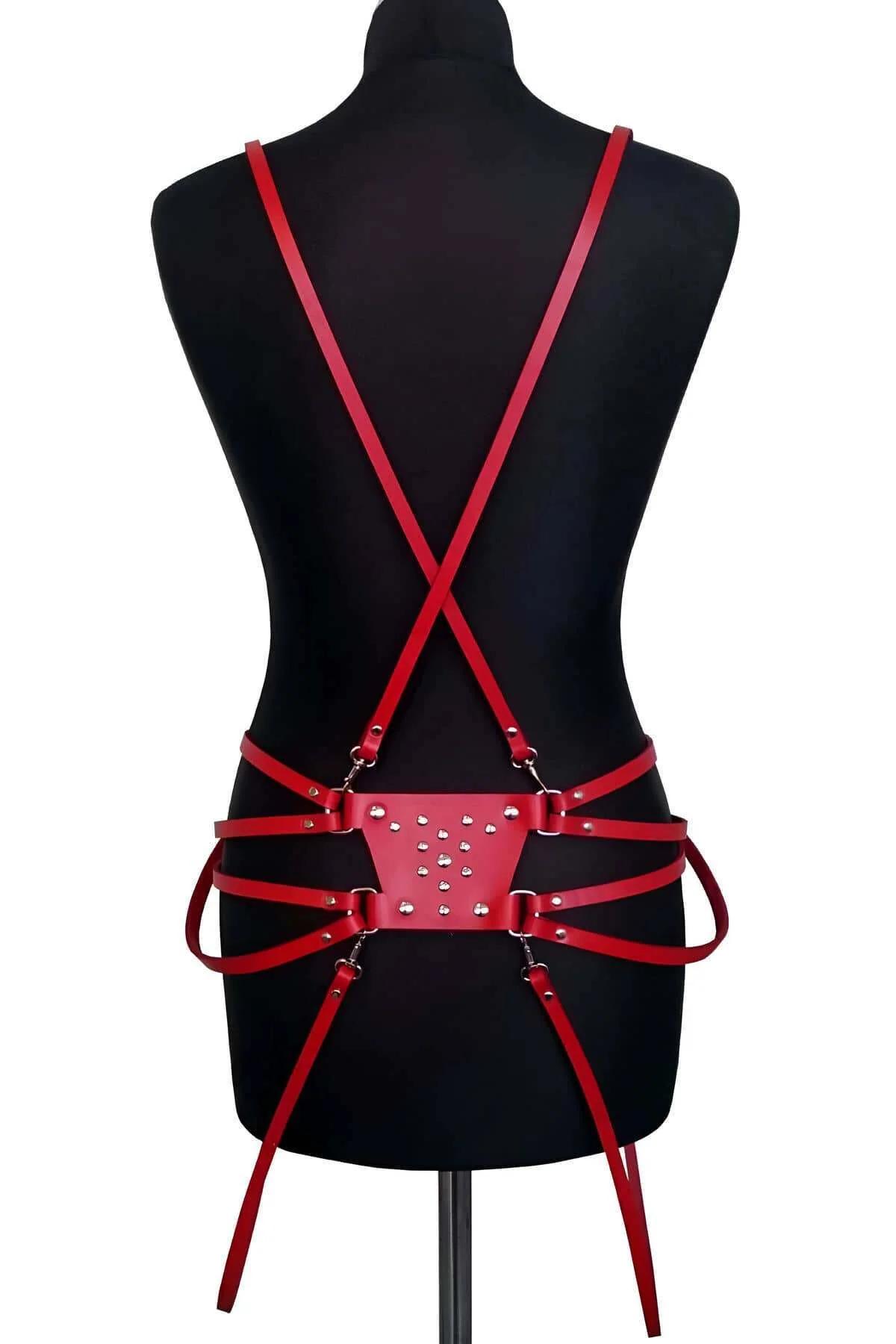 kırmızı perçinli harness asimetrik bel paneli ve göğüs askısı yan profil