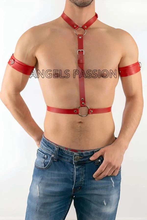 Kırmızı suni deri erkek harness takımı pazu bantlı, gümüş O-halka ve toka detayı, göğüs ve bel kayışları