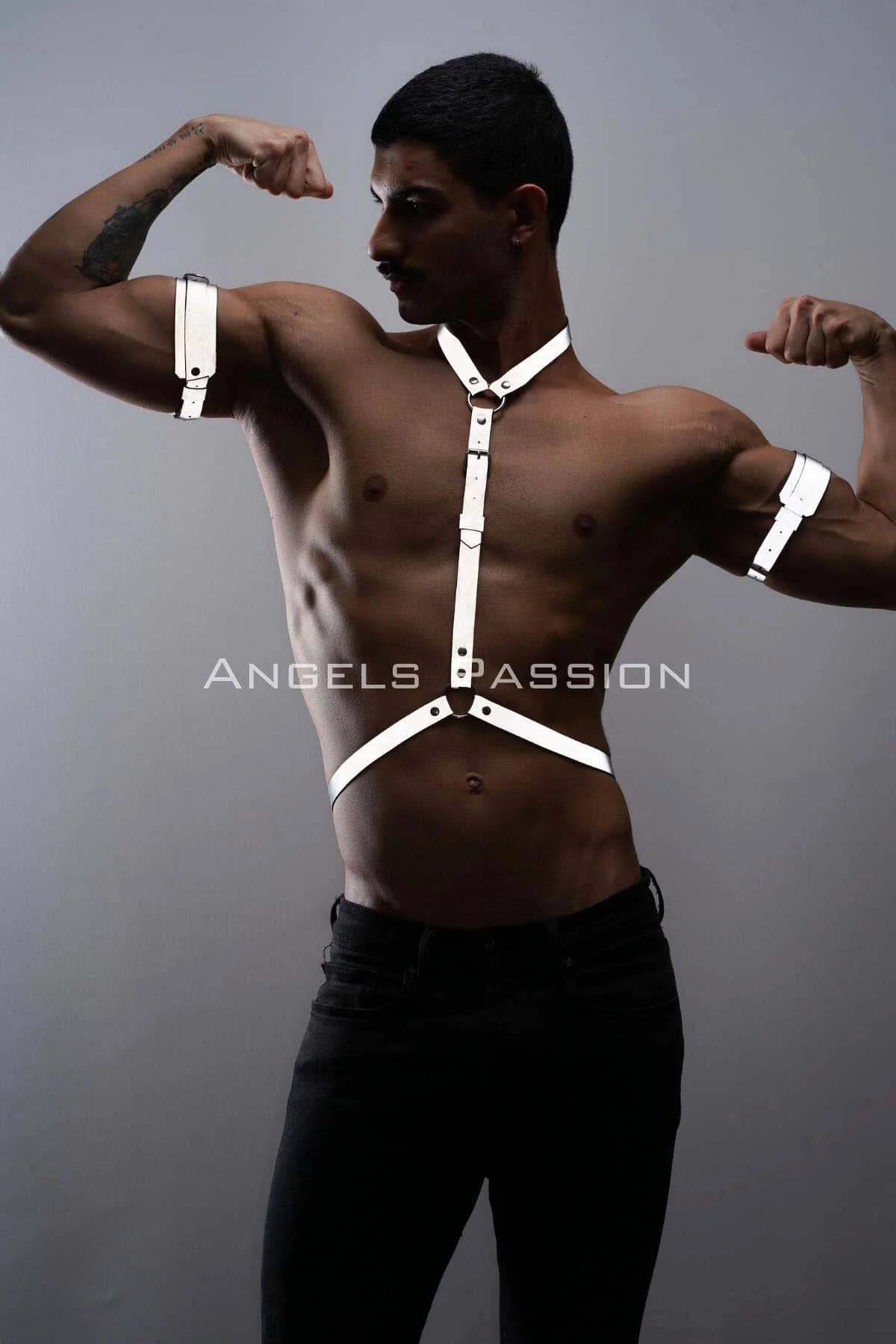 Reflektörlü beyaz erkek harness takım toka ayar detayı ve bant genişliği görünümü
