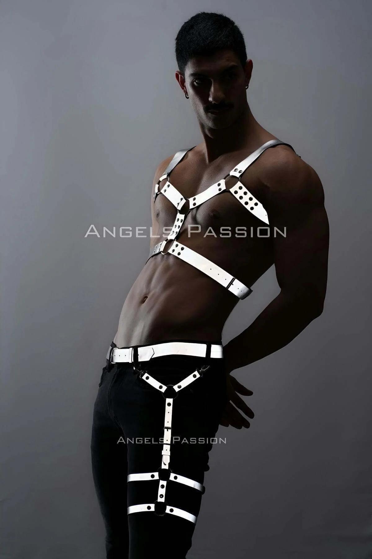 İki parçalı erkek harness set, göğüs ve bacak harness kombini tam görünüm