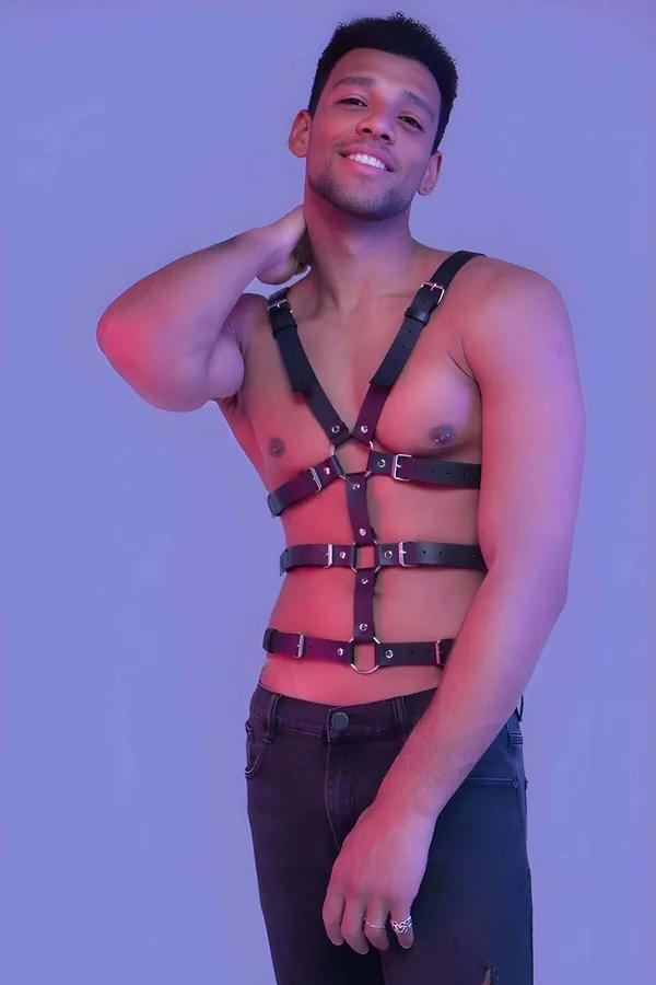 siyah suni deri erkek harness gümüş O-halka ve çok bantlı göğüs tasarımı