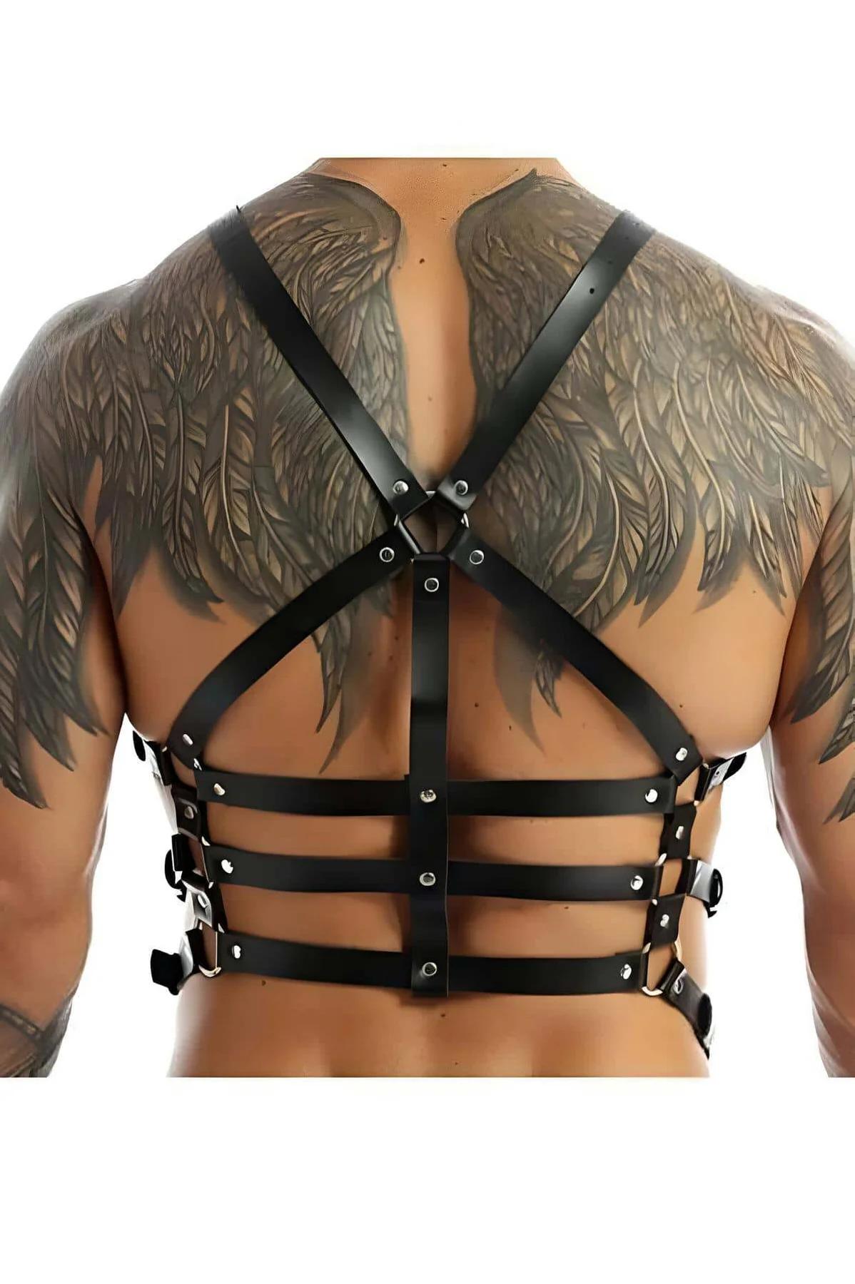Siyah erkek harness V-kesim omuz şeritleri ve üst O-ring yakın çekim