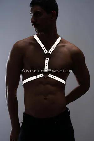 White reflective chest harness with silver O-ring and adjustable straps