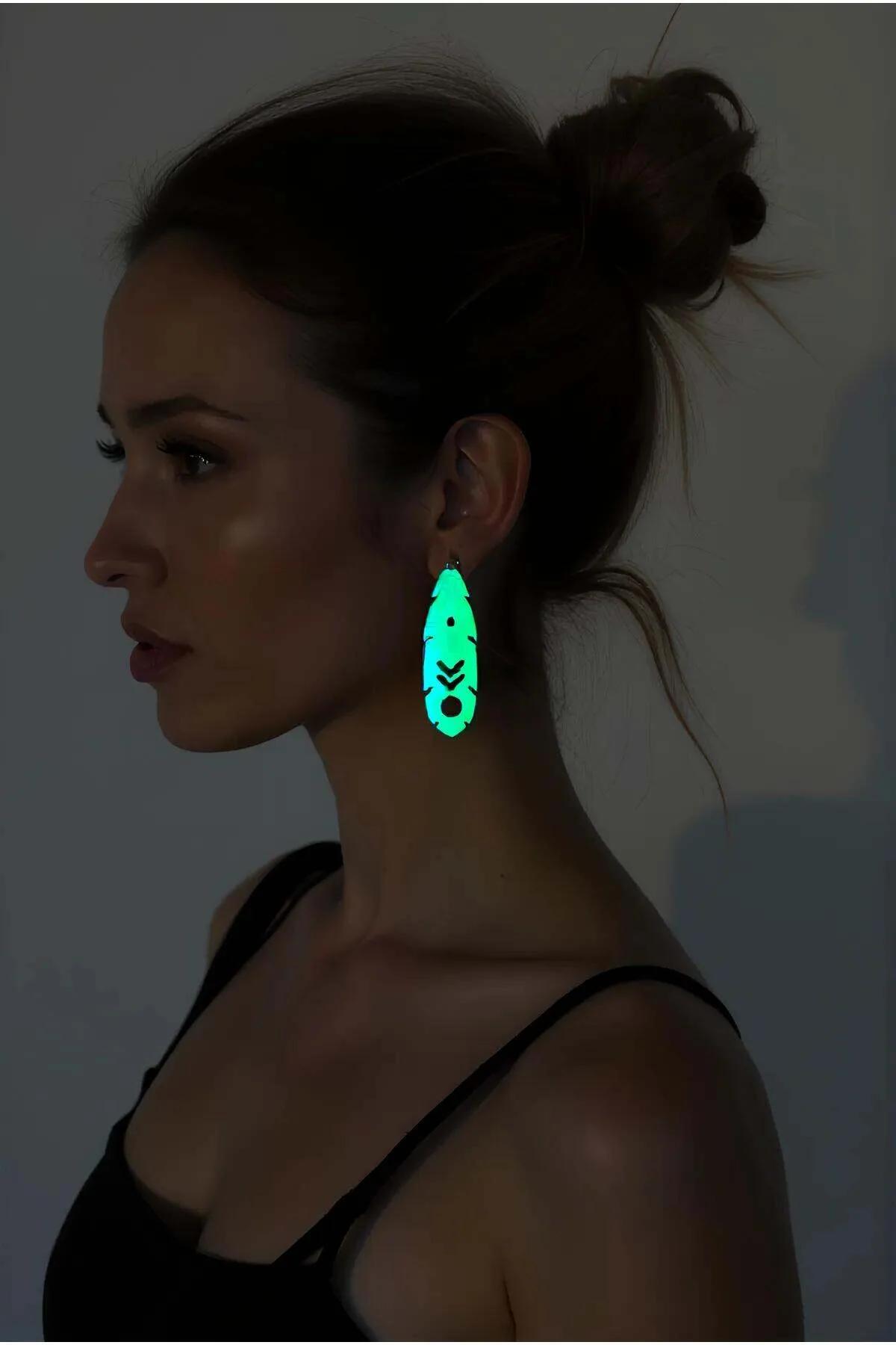 karanlıkta parlayan neon yeşil tribal desenli damla boho küpe, chevron lazer kesim motifli
