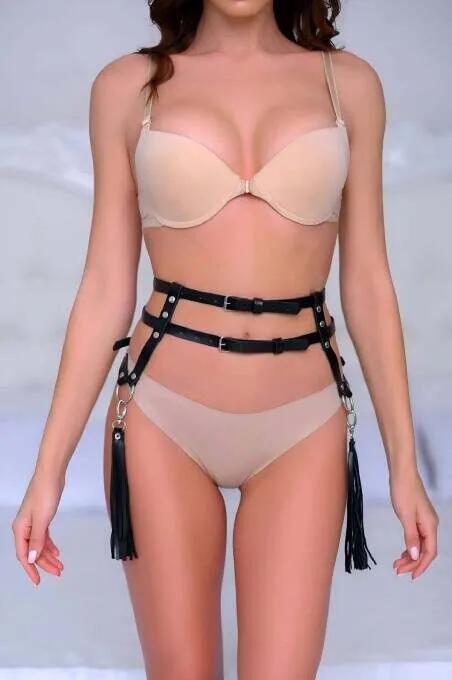 Siyah vegan deri çift bantlı bel harness gümüş O-halka ve siyah püskül detayı