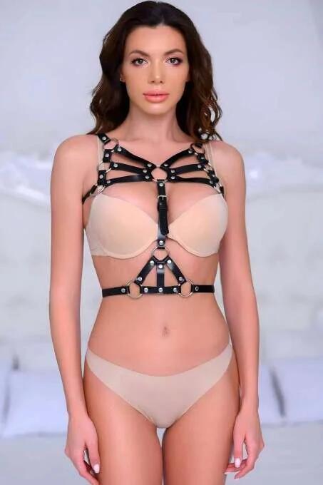 siyah vegan deri göğüs harness çoklu O-halka gümüş çıtçıt perçin detayı çok katmanlı kayış