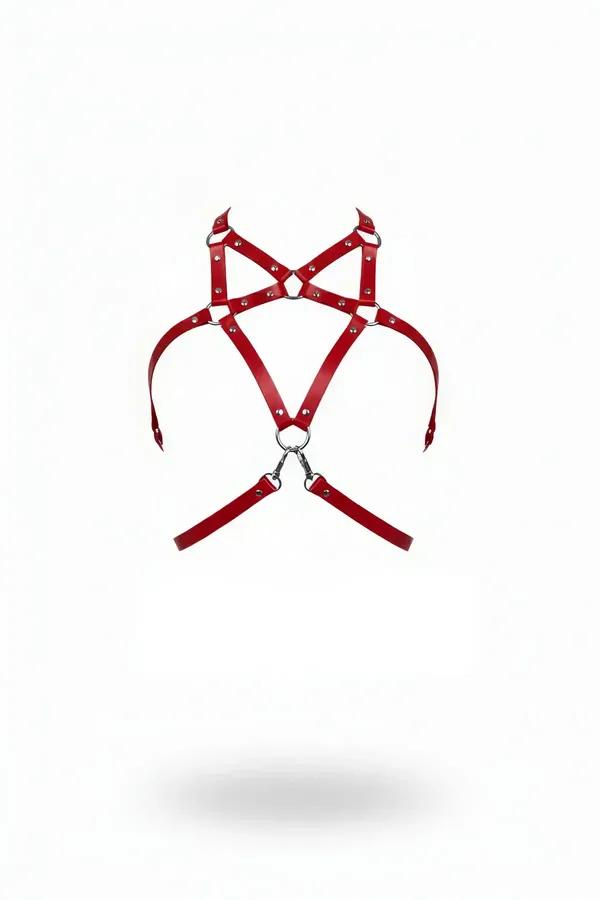 kırmızı vegan deri gövde harness gümüş metal halka ve perçin detaylı pentagram formlu kadın aksesuar