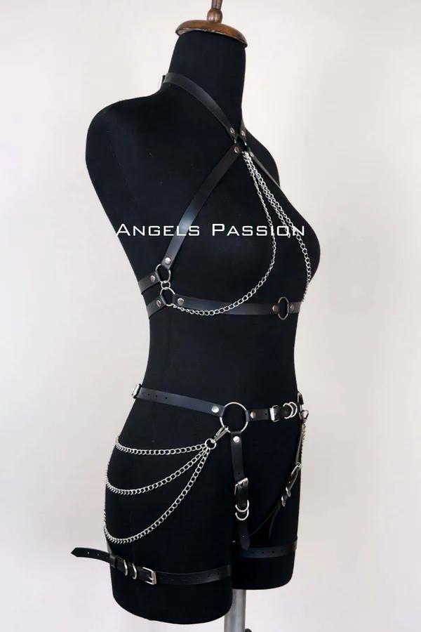 siyah vegan deri body harness takımı, gümüş zincir ve O-ring detaylı iki parçalı göğüs ve kalça harness seti