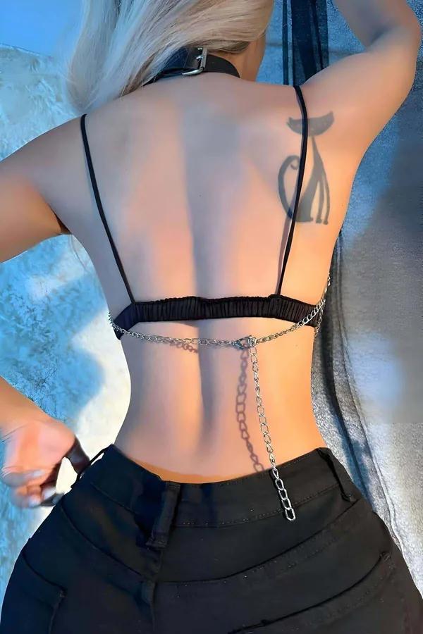 siyah saten crop büstiyer üzeri çok sıralı gümüş zincirli göğüs harness, gümüş O-halka detaylı