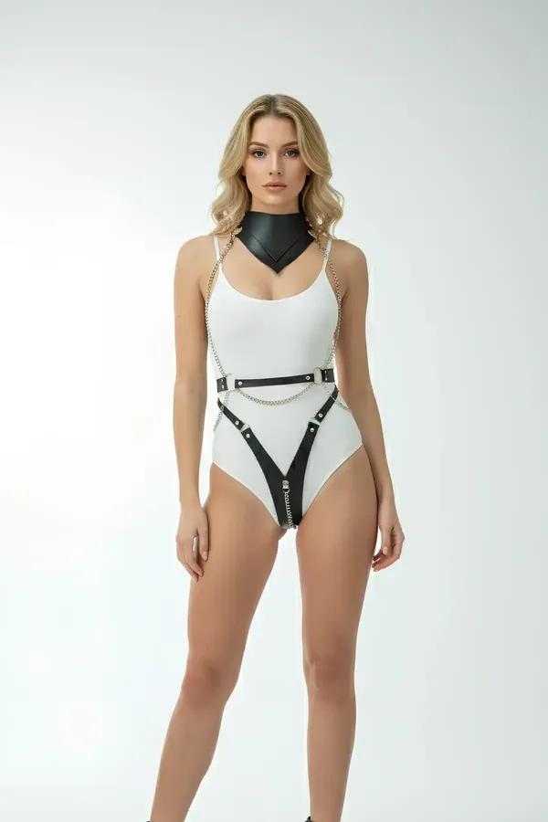 Siyah vegan deri harness takım gümüş zincir detaylı boyunluk bel kemeri ve fermuarlı V ön parça