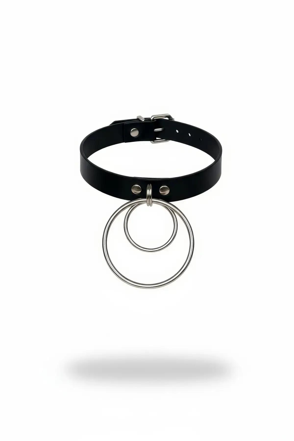Siyah vegan deri choker iç içe çift gümüş O-halka ve pin toka detayı