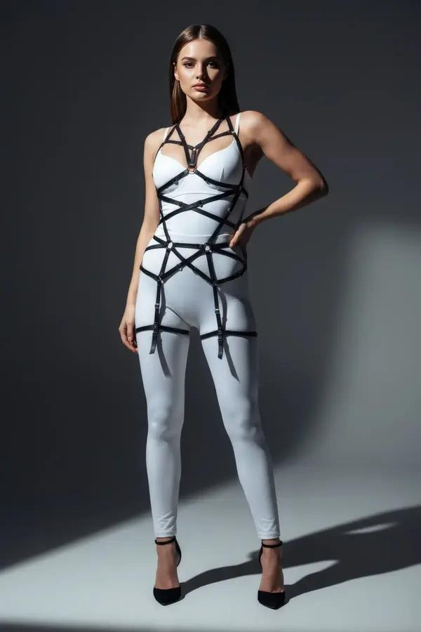 siyah vegan deri body harness çoklu strap geometrik çapraz bantlar gümüş O-ring kadın üstünde