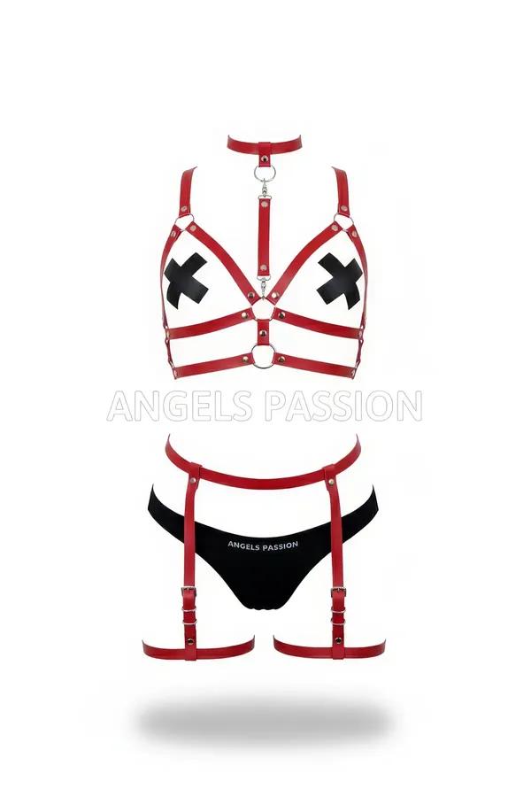Kırmızı vegan deri jartiyer harness takımı boyunluklu gümüş O-halkalı ve siyah bikini alt