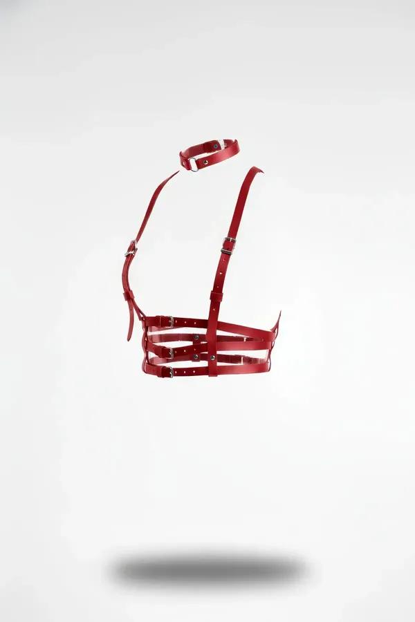 kırmızı vegan deri çok bantlı vücut harness aksesuar gümüş tokalar boyun halkası detaylı