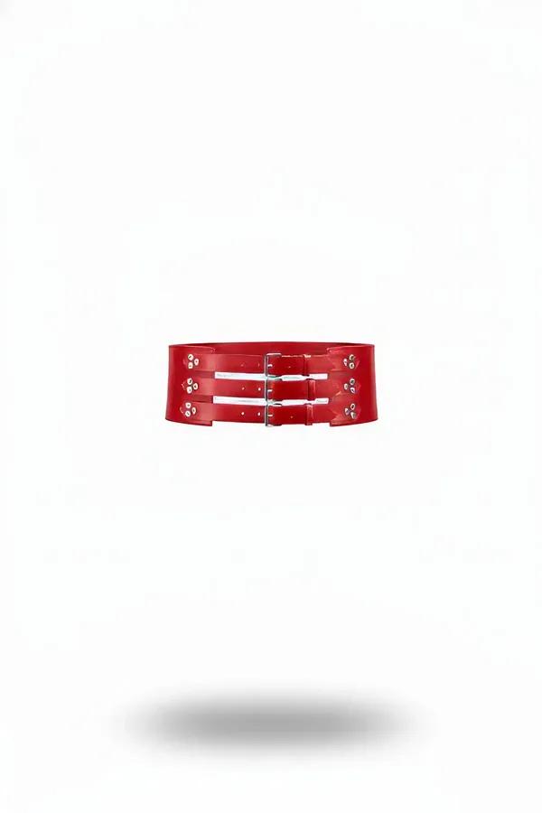 kırmızı faux leather geniş bel kemeri üç gümüş tokalı dikey sıralı metal donanım