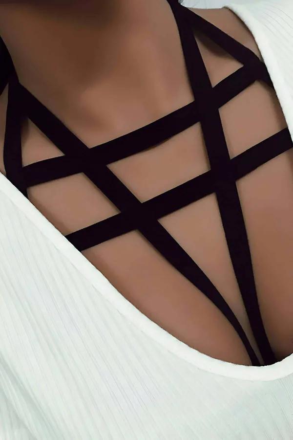 Siyah elastik lastik bantlı geometrik göğüs harness ekose gömlek üzerinde çapraz bant detayı