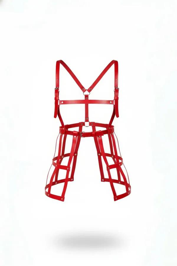 Kırmızı suni deri tam vücut kafes harness X-sırt omuz kayışı ve gümüş O-halka detayı