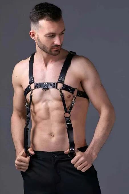 siyah vegan deri erkek göğüs harness altın o-ring tokalı çapraz şerit yapısı
