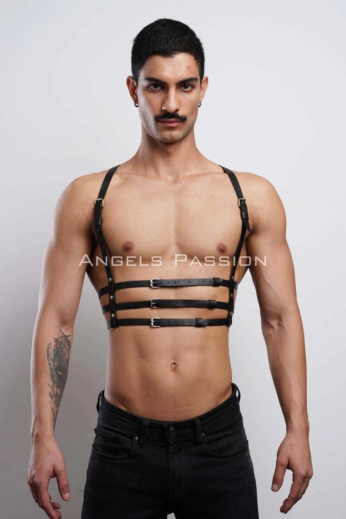 siyah vegan deri 3 sıralı erkek göğüs harness gümüş toka t-shirt üzeri aksesuar