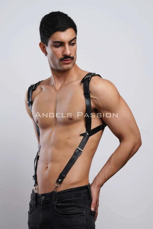 Siyah vegan deri omuz detaylı erkek harness, gümüş metal toka ve D-halka, çapraz göğüs bantlı