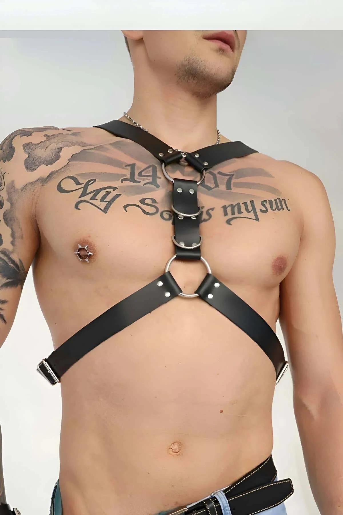 siyah vegan deri erkek göğüs harness gümüş O-halka ve yan toka, çift yatay bantlı yapı