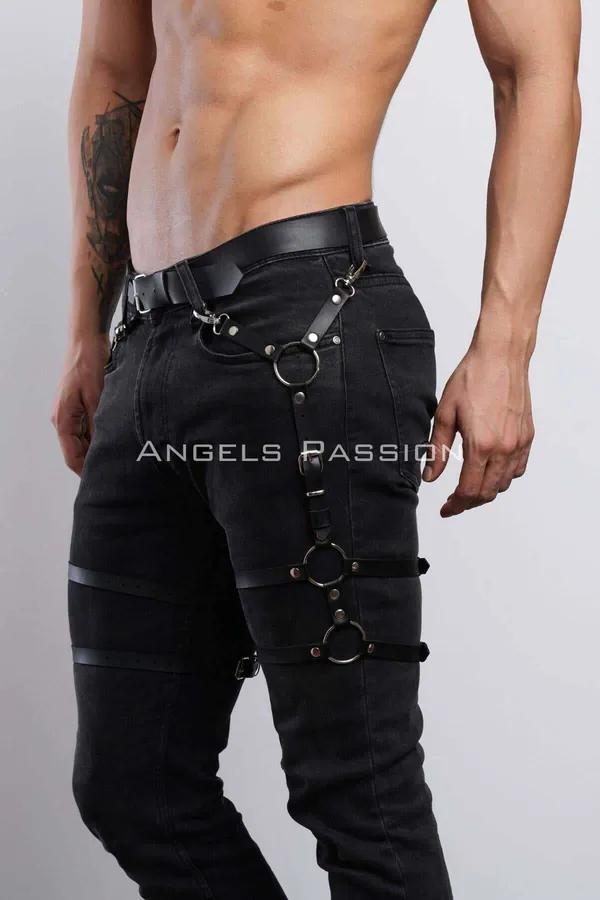 siyah vegan deri erkek bacak harness kemer seti gümüş O-halkalar ve ayarlanabilir tokalar siyah jeans üzerinde