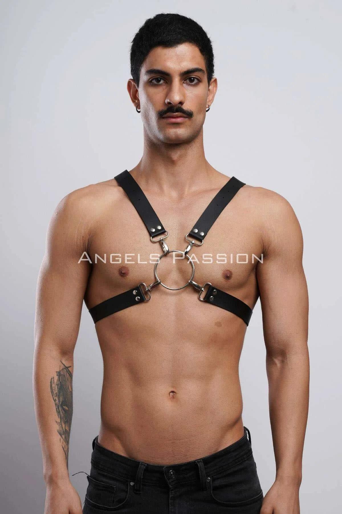 Siyah vegan deri X göğüs erkek harness gümüş O-halka ve D-halka toka detayı, clubwear