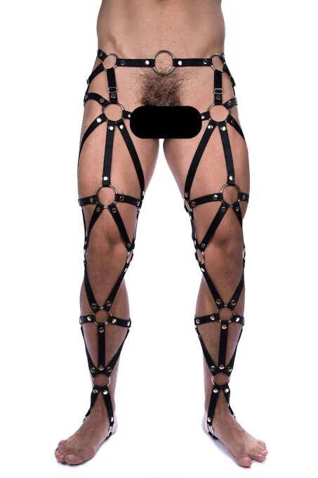 erkek lastik harness siyah elastik şerit gümüş O-ring bel ve bacak sarmalı tam boy görünüm