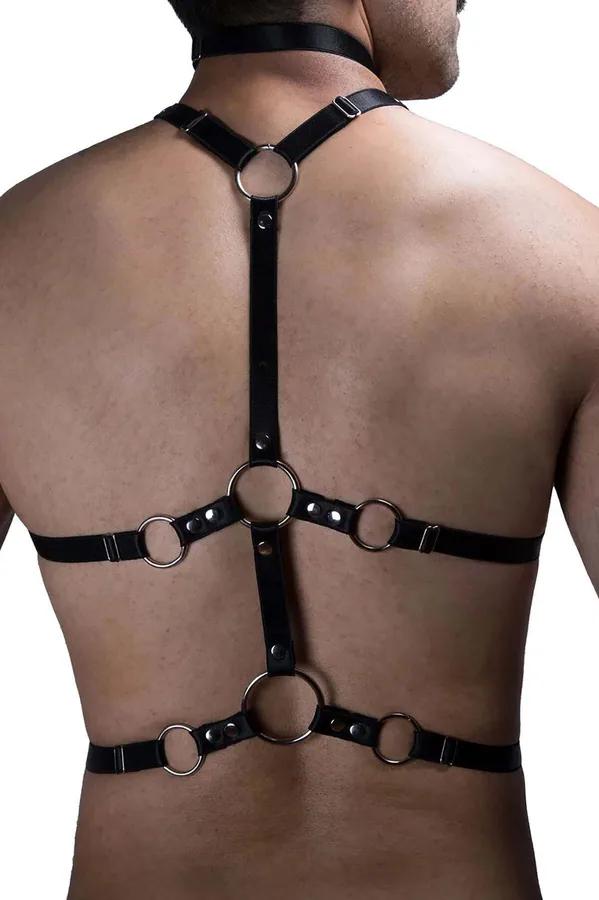 Erkek göğüs harness siyah vegan deri pembe elastik çapraz bağcık gümüş O-ring zincir detay