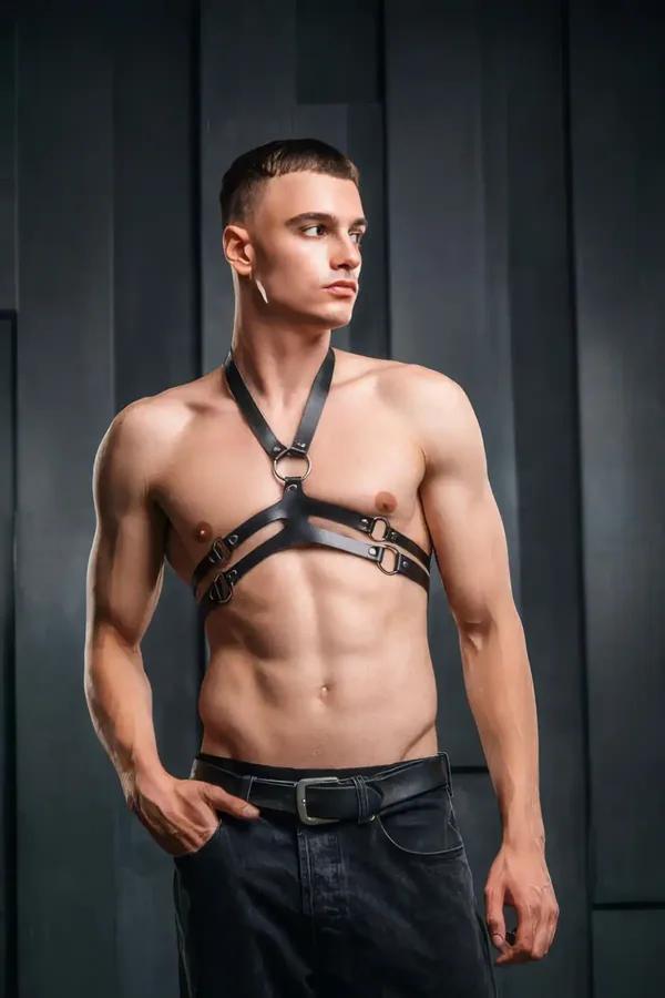 erkek siyah vegan deri göğüs harness gümüş O-halka ve D-halkalı boyun bandı Y-şekli şerit tasarımı