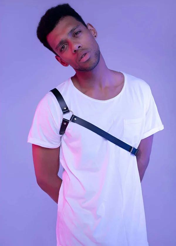 siyah suni deri minimalist omuz harness erkek aksesuar gümüş metal toka çapraz bant