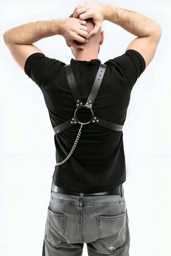 siyah vegan deri erkek göğüs harness gümüş O-ring ve zincir detayı X-form kesim