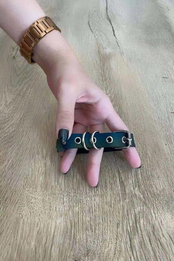 Siyah suni deri choker O-halkalı gümüş toka, elde tutulan minimalist boyun bandı